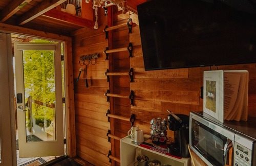 Tillicum Cabin | Pet-Friendly Glamping Retreat on Puget Sound - Ocean View Cabin