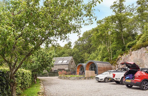 Salen Cottage | Experience Glamping with Lake Views Overlooking the Loch