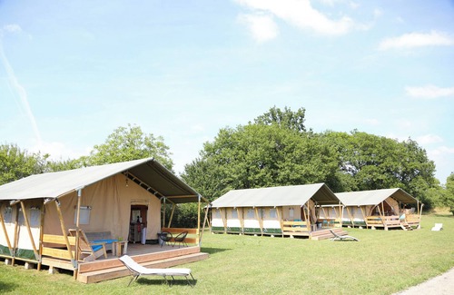 Jayac RV Rental | Glamping 'Safarilodge Prestige Tent 13 5pers' with Shared Pool, Wi-Fi and Air Conditioning