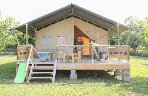 Jayac RV Rental | Glamping 'Safarilodge Tent 3 - 6 Personnes' with Private Terrace, Shared Garden and Wi-Fi