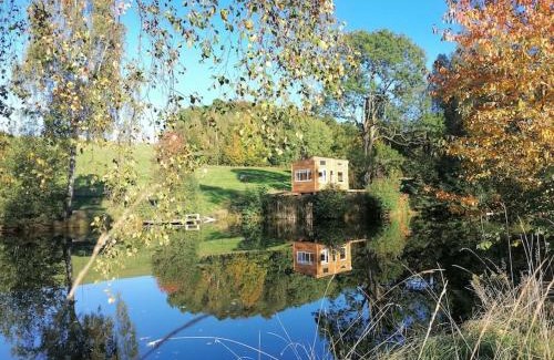 Mikulasovice Apartment | Pet-Friendly Glamping Sever with Pool and Hot Tub Access