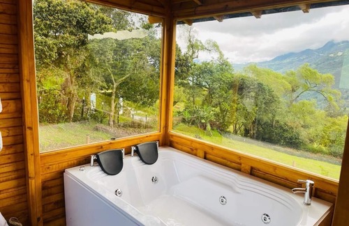 Choachi Ski Chalet | Relaxing Glamping Shalom with Jacuzzi Near Santa Monica Springs