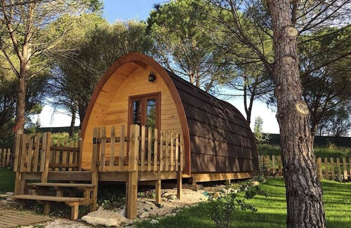 Santa Maria e Sao Miguel Cabin | Glamping Sintra POD 3. Enjoy the tranquillity of the forest.