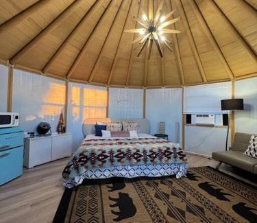 Valley Center House | Cozy Glamping Sky Dome Yurt - Pet-Friendly Retreat