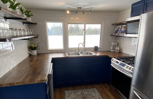 Kenai RV Rental | Cozy Glamping Tent 2 with Ocean View at Moose Tracks Lodging