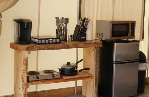 Orderville RV Rental | Cozy Glamping Retreat with Private Bath & Spa Amenities