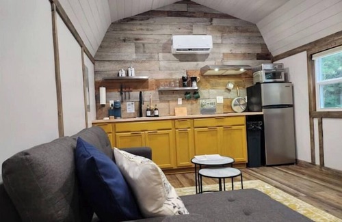 Silver Point Cabin | Top-Rated Glamping Tiny Home by Center Hill Lake