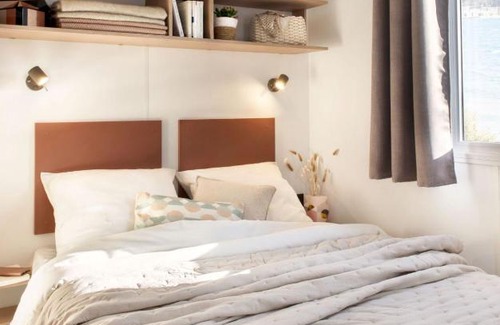 Seekirchen am Wallersee House | Pet-Friendly Glamping Wallersee with Private Beach Access
