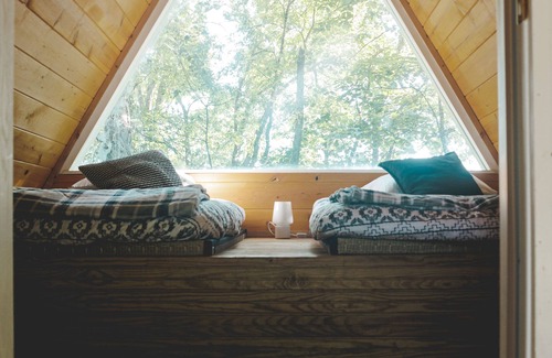 Kipling RV Rental | Pet-Friendly Glamplyfe Nature Experience on Lakefront