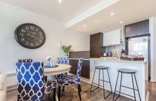 Docklands Condo | Glamptons - Waterfront Apartment with Scenic Views