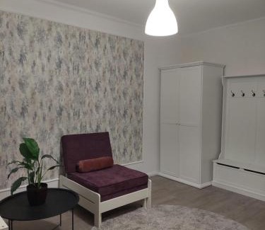 Timisoara Apartment | GlamyApart: Family-Friendly Retreat with Perfect 10 Rating