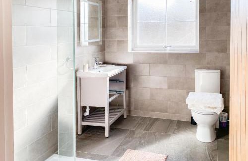 Lloc House | Top-Rated Glan Llyn Annex with Pet-Friendly Amenities
