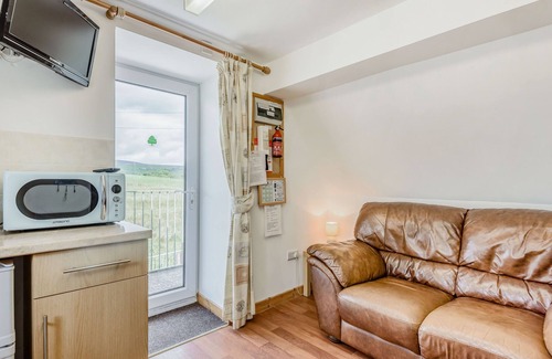 Rhydlydan Cottage | Pet-Friendly Glan Nug Bach - Rated 10/10 with Breakfast