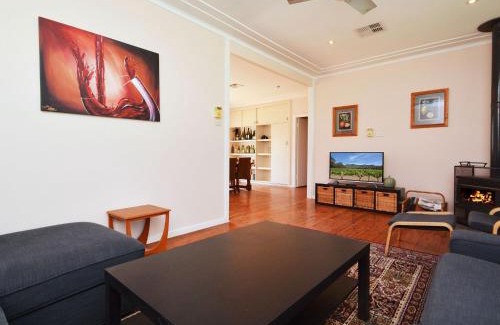 Pokolbin House | Charming Glandore Estate Homestead: Pet & Child Friendly Stays