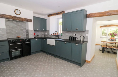 Felindre Farchog Cottage | GLANDUAD FAWR, pet friendly, with open fire in Newport, Pembrokeshire