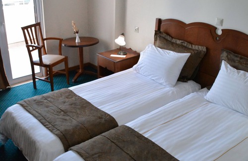 Andravida-Kyllini Hotel | Eco-Friendly Glarentza: Family and Wheelchair Accessible Stay