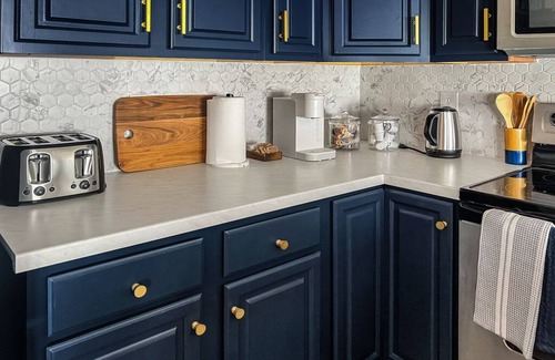 Northport House | Glaring & Modern 3BR 2BTH Home 13 Min DT Stadium - Lux Backyard