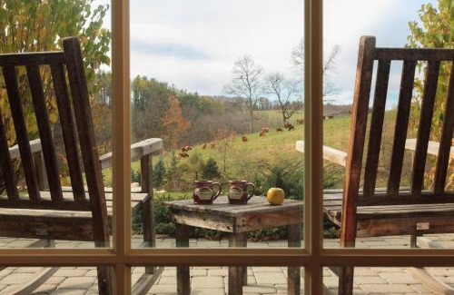 Fogelsville Hotel | Discover Glasbern: Pet-Friendly Retreat with Ocean Views