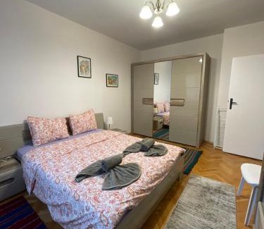 Lozenets Apartment | Glasgow 2BDR peaceful Apt 1 min from Metro w WiFi