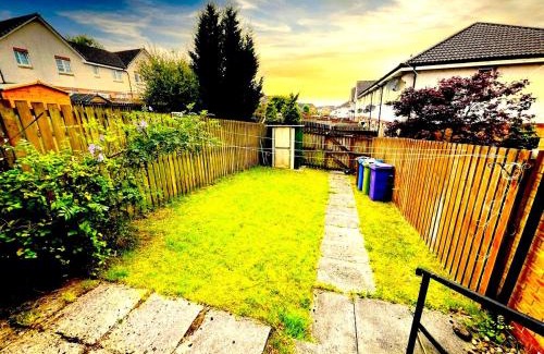 Glasgow Villa | Glasgow Central - Entire house - Free Parking , Free super fast Wifi , Private garden & Parking security