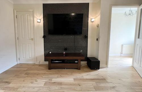 Glasgow Villa | Glasgow Central - Entire house - Free Parking , Free super fast Wifi , Private garden & Parking security