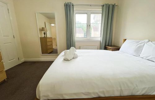 Glasgow Villa | Glasgow Central - Entire house - Free Parking , Free super fast Wifi , Private garden & Parking security