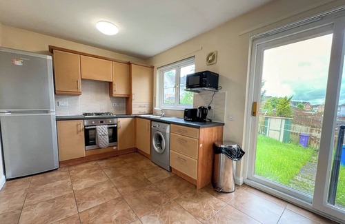 Glasgow House | Glasgow Central - Free Parking & , Free high speed internet , Private garden