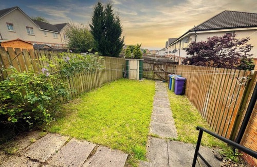 Glasgow House | Glasgow Central - Free Parking & , Free high speed internet , Private garden