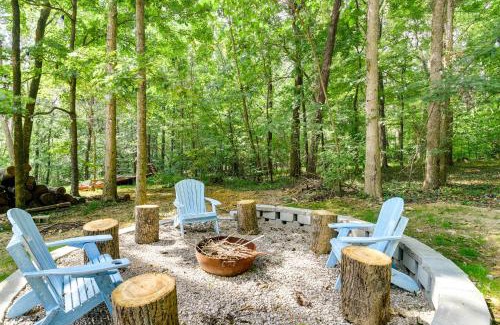 Glasgow House | Cozy Glasgow Retreat with Patio, Grill & Fireplace Awaits!