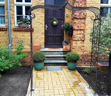 Schipkau House | Relaxing Glashüttchen: 2 Bedrooms, Sauna & Garden Retreat
