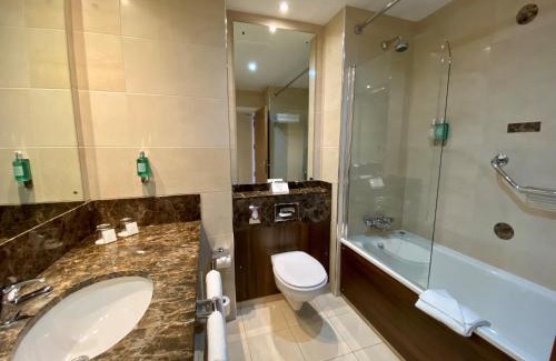 Tallaght Hotel | Glashaus Hotel: Stylish Getaway with Family-Friendly Amenities
