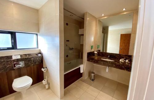 Tallaght Hotel | Glashaus Hotel: Stylish Getaway with Family-Friendly Amenities