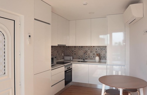 Marinha Grande House | Ocean View Rooms & Suites at Glass Boutique - Rated 9.8