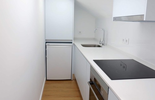 Marinha Grande House | Ocean View Rooms & Suites at Glass Boutique - Rated 9.8