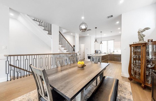 Shady Acres House | Explore the Glass Castle: Pet-Friendly 4-Star Retreat