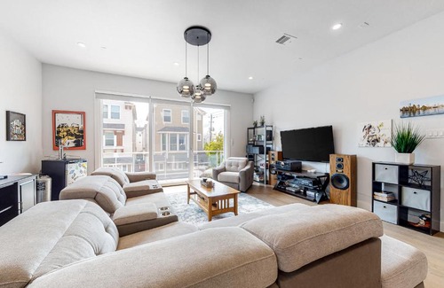 Shady Acres House | Explore the Glass Castle: Pet-Friendly 4-Star Retreat