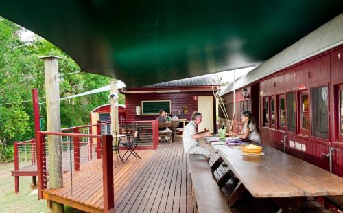 Glass House Mountains Cabin | Eco-Friendly Stay at Glass House Mountains Ecolodge