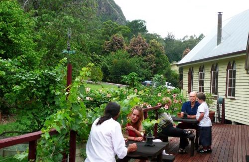 Glass House Mountains Cabin | Eco-Friendly Stay at Glass House Mountains Ecolodge