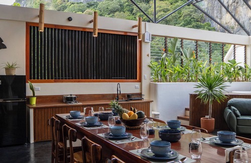 El Nido Apartment | Glass House