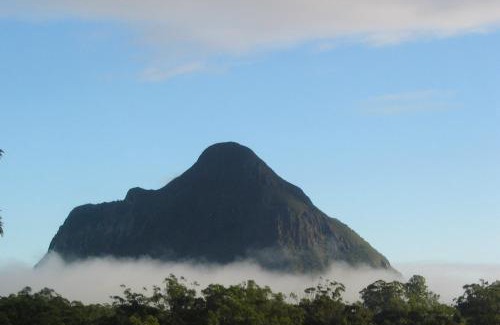 Glass House Mountains House | Unforgettable Stay at Glass On Glasshouse - 5-Star Retreat