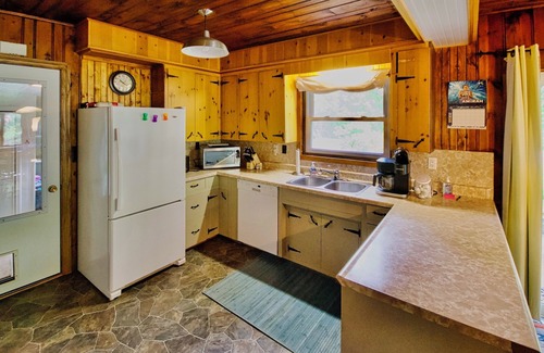 Bayfield Cottage | Explore Glass Tile Cottage: Lake View with Hot Tub Spa!