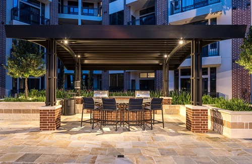 Midtown Apartment | Modern Glass Walls Hotel in Houston with Free Breakfast