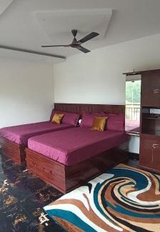 Valparai Bed & Breakfast | Glasshouse Retreat by The Jungle stay groups