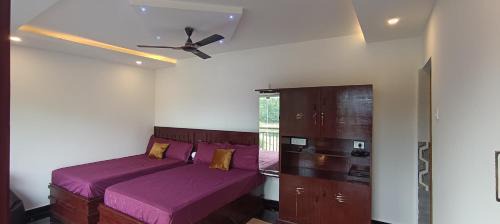 Valparai Bed & Breakfast | Glasshouse Retreat by The Jungle stay groups