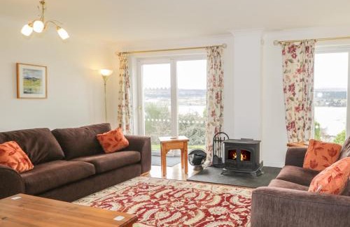 Bonar Bridge House | Discover Glaven: Family-Friendly Retreat with Pool Access