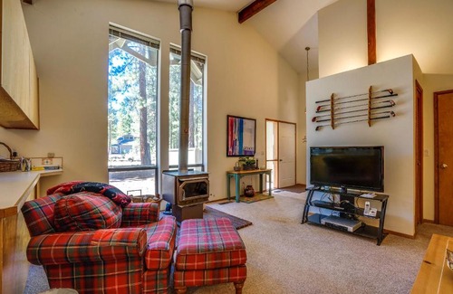 Black Butte Ranch House | Discover Glaze Meadow 7: Family-Friendly with Pool & Hot Tub