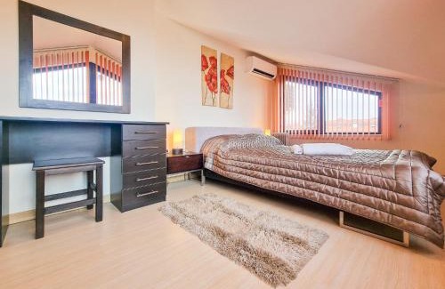 Kvartal Noviya Grad Apartment | Glazne River View - 2BDR & 2BTHR Flat with a View by Flat Mаnager