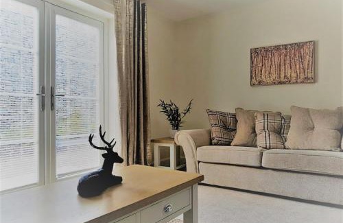 Killin Apartment | Gleann Fia House: Eco-Friendly Retreat with Hot Tub Access