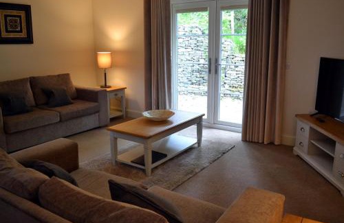 Killin Apartment | Gleann Fia House: Eco-Friendly Retreat with Hot Tub Access
