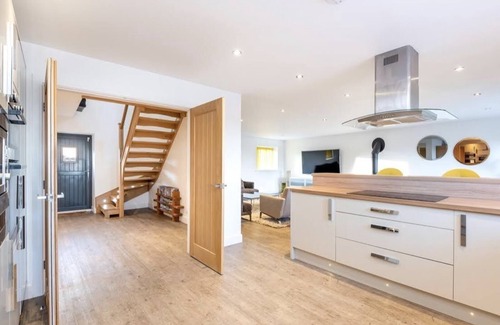 Lincoln House | Immaculate 4-Bed Cottage in Lincoln with Spa & Hot Tub